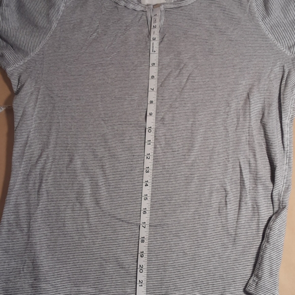 Eddie Bauer 3/4 sleeve cotton top - Picture 3 of 7